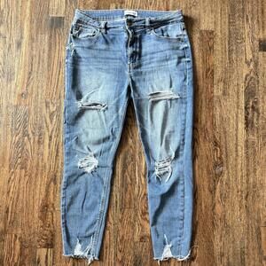 Studio Blue Women's Ripped Light Wash Jeans Size 31